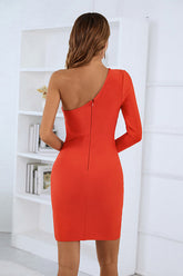 Robe à découpes à une épaule